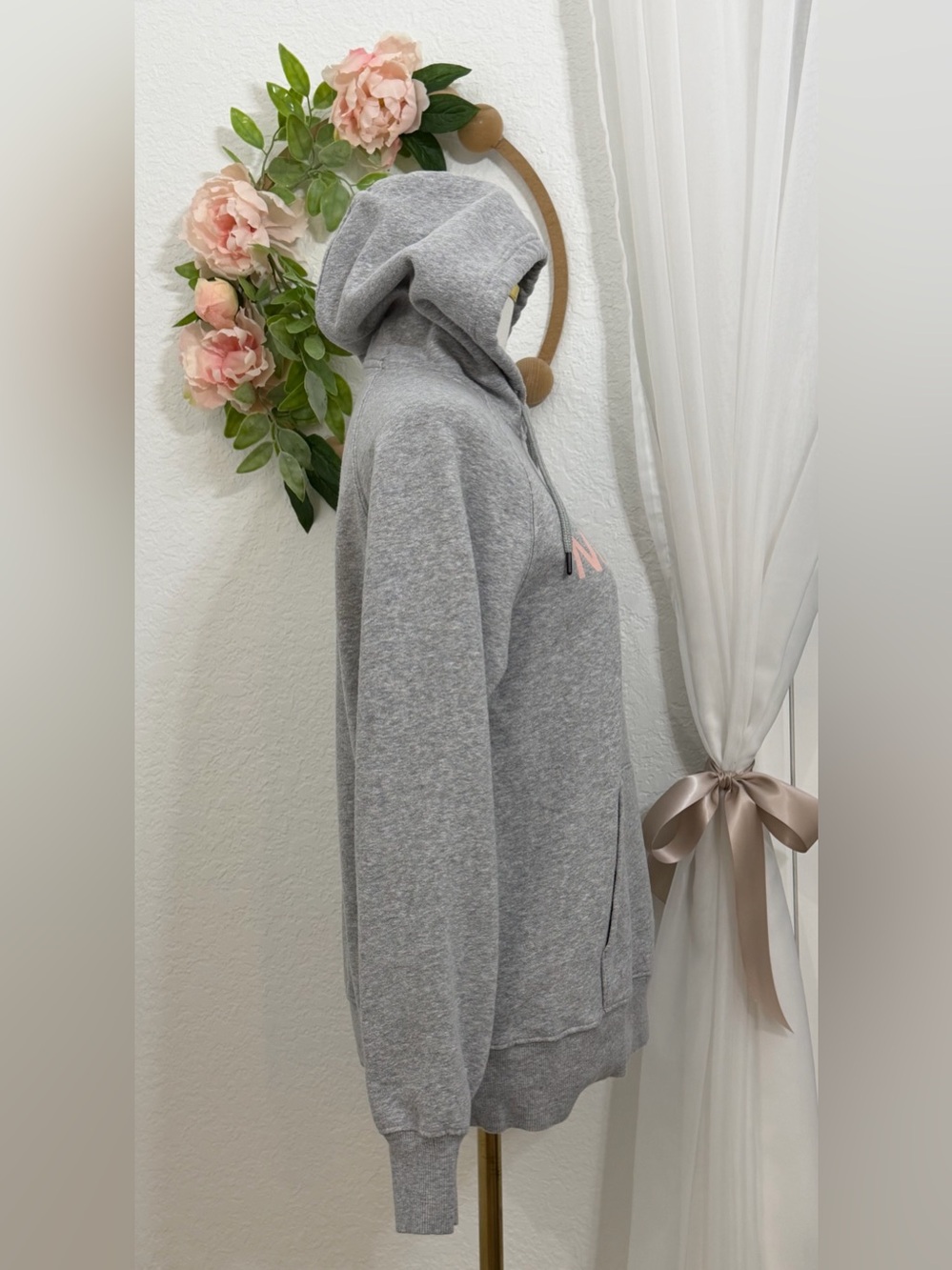 NEW The North Face Hoodie Gray Fleece Pullover Pink Logo Sweatshirt Size M - Picture 3 of 10